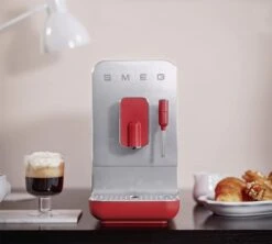 SMEG Buse Vapeur Rouge BCC02RDMEU -Magasin De Machines À Café 5 machine a cafe smeg rouge buse vapeur