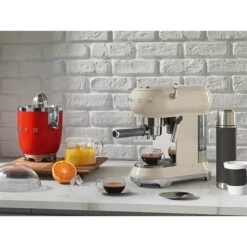 Smeg Machine à Café Expresso Crème 1 L 1350 W ECF01CREU -Magasin De Machines À Café 70288 4 3 Machine a cafe expresso creme 1 L 1350 W ECF01CREU Smeg