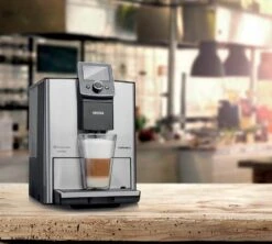 NIVONA CafeRomatica 825 Inox Avec Carafe à Lait 1L -Magasin De Machines À Café ambiance jour machine auto nivona 825 inox