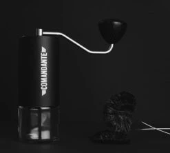Moulin à Café COMANDANTE C40 MK4 Nitro Blade Black -Magasin De Machines À Café comandante c40 black 3