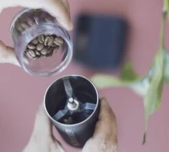 Moulin à Café COMANDANTE C40 MK4 Nitro Blade American Cherry -Magasin De Machines À Café comandante mk4 internal 1 1