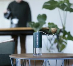 Moulin à Café Manuel COMANDANTE C40 MK4 Nitro Blade Racing Green -Magasin De Machines À Café comandante racinggreen 4