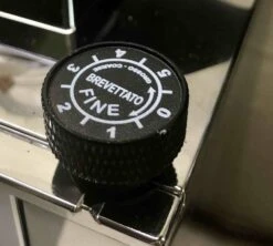 Moulin Expresso EUREKA Mignon Specialità Noir Mat Avec Trémie Fumée -Magasin De Machines À Café eureka mignon specialita setting 3