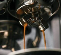 Machine Expresso SAGE The Barista Touch SES880BTR4EEU1 Black Truffle -Magasin De Machines À Café sage baristatouch coffee