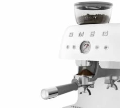 Machine Expresso SMEG EGF03WHEU Blanche Années 50 Avec Moulin Intégré -Magasin De Machines À Café smeg egf03 blanche 4