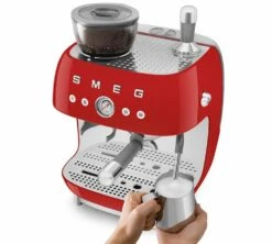 Machine Expresso SMEG EGF03RDEU Rouge Années 50 Avec Moulin Intégré -Magasin De Machines À Café smeg egf03 rouge 3